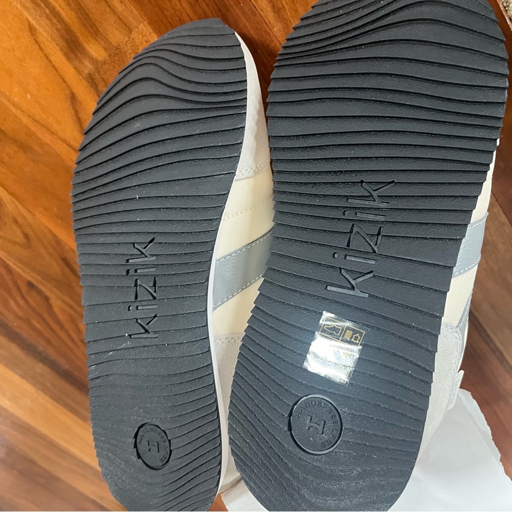 Women's Milan, Kizik’s Size 9  New in box.